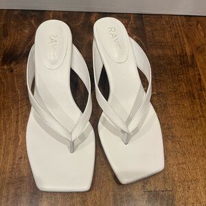 RAYE Kitten Heel Thong White Sandals 6.5